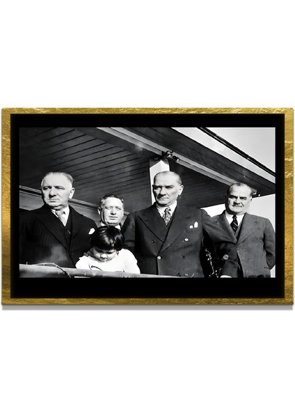 Yapay Zeka ile Yenilenmiş Atatürk Fotoğrafları Siyah Beyaz Cam Tablo, 3D Dekoratif Baskı 571