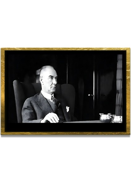 Yapay Zeka ile Yenilenmiş Atatürk Fotoğrafları Siyah Beyaz Cam Tablo, 3D Dekoratif Baskı 21