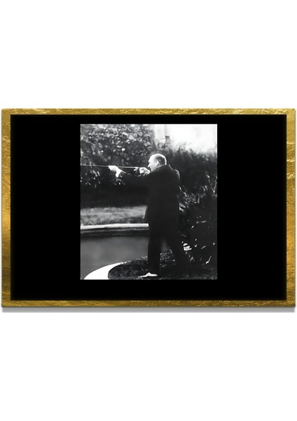 Yapay Zeka ile Yenilenmiş Atatürk Fotoğrafları Siyah Beyaz Cam Tablo, 3D Dekoratif Baskı 159