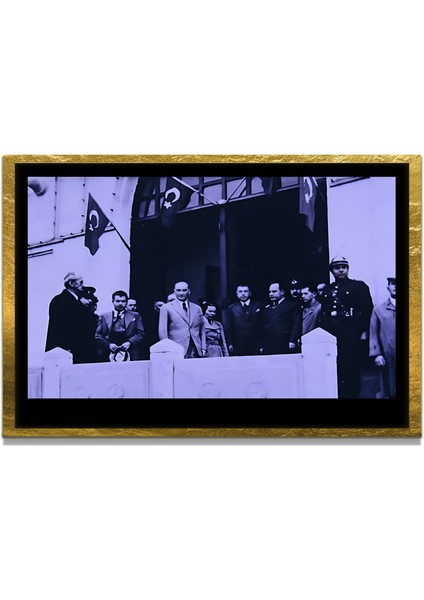 Yapay Zeka ile Yenilenmiş Atatürk Fotoğrafları Siyah Beyaz Cam Tablo, 3D Dekoratif Baskı 148