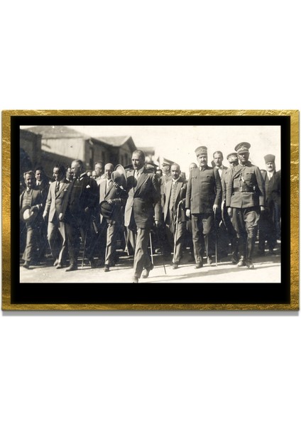 Yapay Zeka ile Yenilenmiş Atatürk Fotoğrafları Siyah Beyaz Cam Tablo, 3D Dekoratif Baskı 791