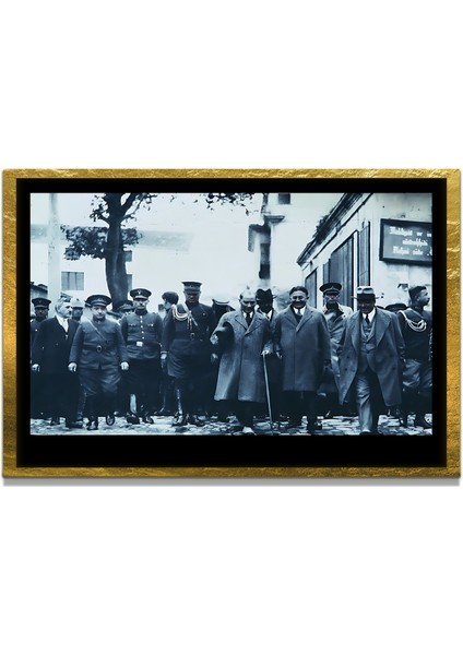 Yapay Zeka ile Yenilenmiş Atatürk Fotoğrafları Siyah Beyaz Cam Tablo, 3D Dekoratif Baskı 152