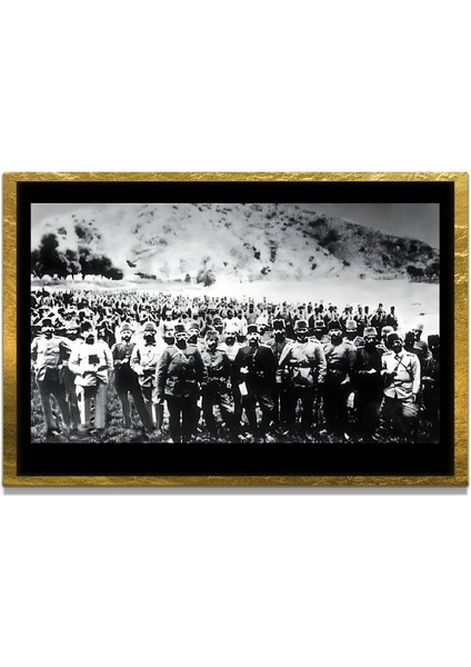 Yapay Zeka ile Yenilenmiş Atatürk Fotoğrafları Siyah Beyaz Cam Tablo, 3D Dekoratif Baskı 379
