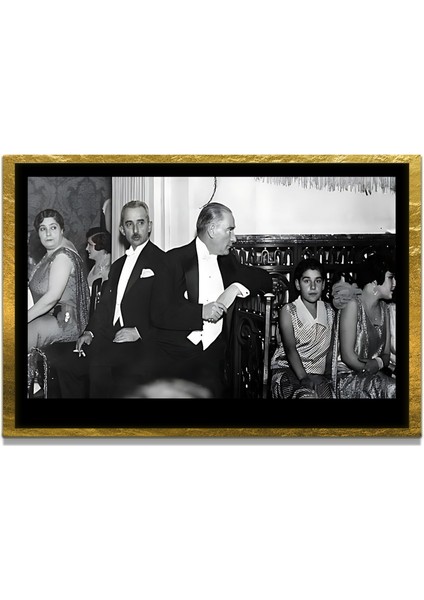 Yapay Zeka ile Yenilenmiş Atatürk Fotoğrafları Siyah Beyaz Cam Tablo, 3D Dekoratif Baskı 683