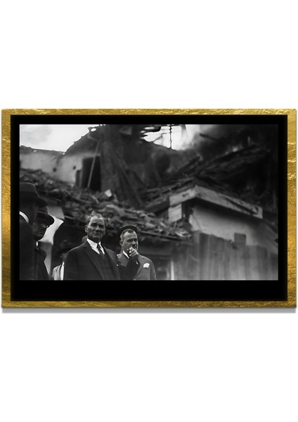Yapay Zeka ile Yenilenmiş Atatürk Fotoğrafları Siyah Beyaz Cam Tablo, 3D Dekoratif Baskı 11