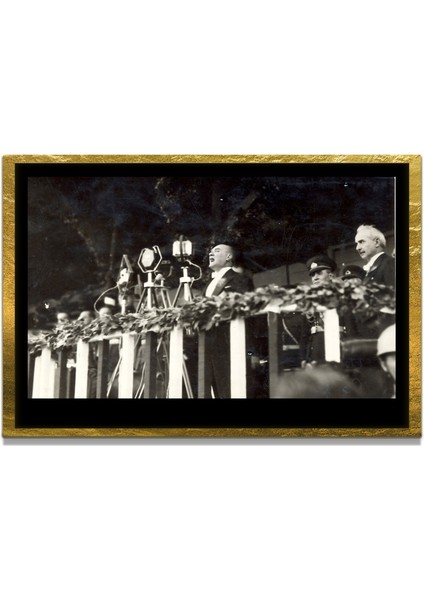 Yapay Zeka ile Yenilenmiş Atatürk Fotoğrafları Siyah Beyaz Cam Tablo, 3D Dekoratif Baskı 789