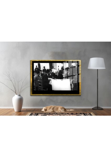 Yapay Zeka ile Yenilenmiş Atatürk Fotoğrafları Siyah Beyaz Cam Tablo, 3D Dekoratif Baskı 73 fiyatları