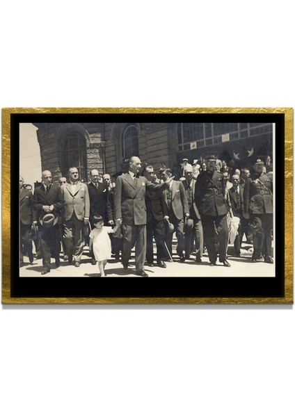 Yapay Zeka ile Yenilenmiş Atatürk Fotoğrafları Siyah Beyaz Cam Tablo, 3D Dekoratif Baskı 331
