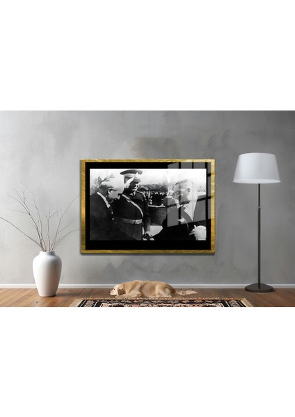 Yapay Zeka ile Yenilenmiş Atatürk Fotoğrafları Siyah Beyaz Cam Tablo, 3D Dekoratif Baskı 261