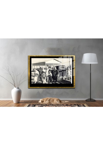 Yapay Zeka ile Yenilenmiş Atatürk Fotoğrafları Siyah Beyaz Cam Tablo, 3D Dekoratif Baskı 786 fiyatları