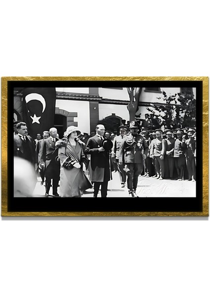 Yapay Zeka ile Yenilenmiş Atatürk Fotoğrafları Siyah Beyaz Cam Tablo, 3D Dekoratif Baskı 715