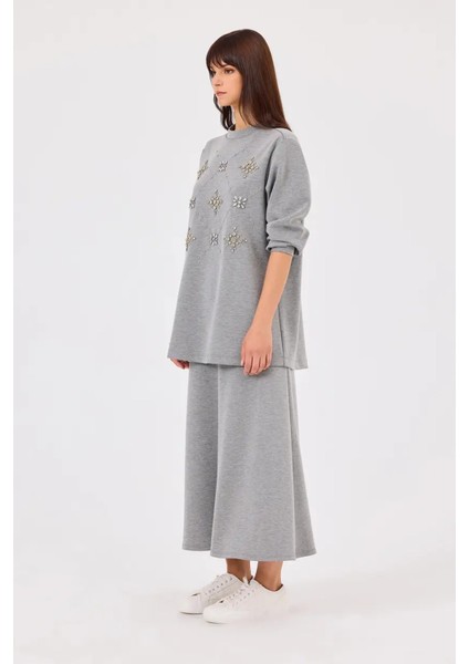 Kadın Yuvarlak Yaka Taşlı Sweatshirt - Gri