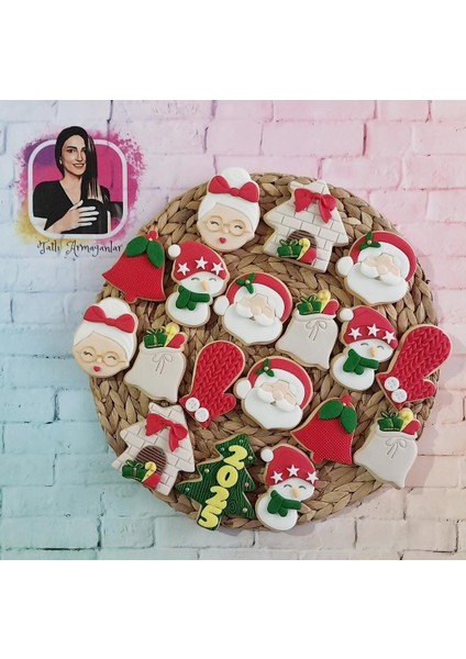 Yılbaşı Çam Ağacı Noel Baba Noel Anne Kardanadam Eldiven Çan ve Ev Butik Kurabiye - 20 Adet fiyatları