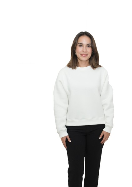 Kadın Beyaz Yuvarlak Yaka Krop Model Oversize Şardonlu Swetshirt