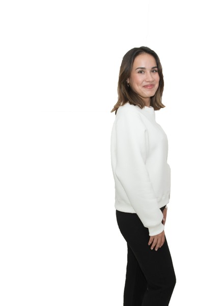 Kadın Beyaz Yuvarlak Yaka Krop Model Oversize Şardonlu Swetshirt