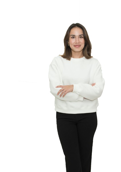 Kadın Beyaz Yuvarlak Yaka Krop Model Oversize Şardonlu Swetshirt