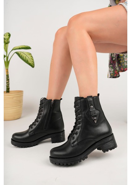Deri Siyah Kadın Günlük Detaylı Postal Bot fırsatları