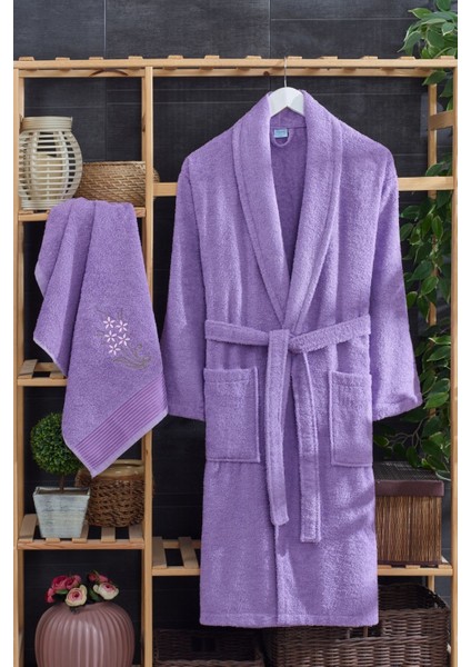 Yumuşak pamuklu 4'lü havlulu bornoz seti, nakışlı, şık ve konforlu seçenektir. modelleri