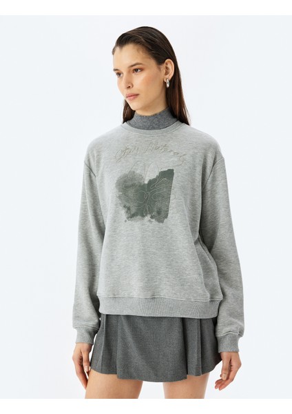 x Şahika Ercümen - Nakış Detaylı Baskılı Uzun Kollu Oversize Sweatshirt modelleri