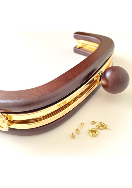 Çanta Bursu Ahşap Oval Boncuklu Koyu Kahve ve Metal Şeritli 20 cm modelleri