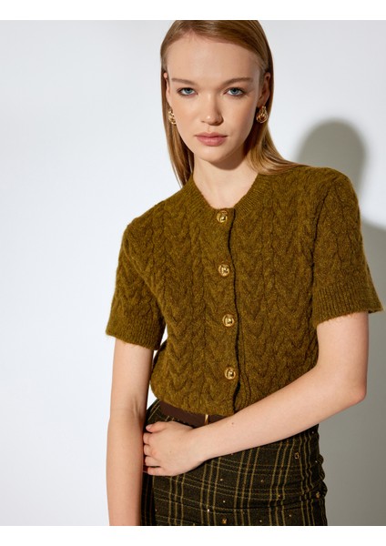 x Melis Ağazat - Gold Düğme Detaylı Yuvarlak Yaka Kısa Kollu Saç Örgü Hırka fiyatları