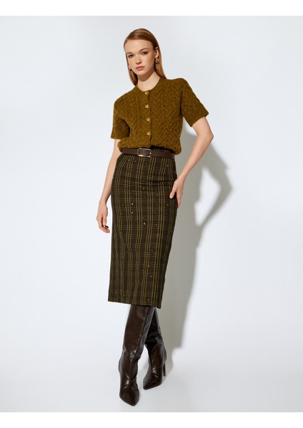 x Melis Ağazat - Gold Düğme Detaylı Yuvarlak Yaka Kısa Kollu Saç Örgü Hırka modelleri