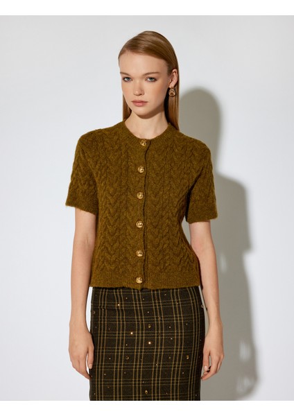 x Melis Ağazat - Gold Düğme Detaylı Yuvarlak Yaka Kısa Kollu Saç Örgü Hırka fırsatları