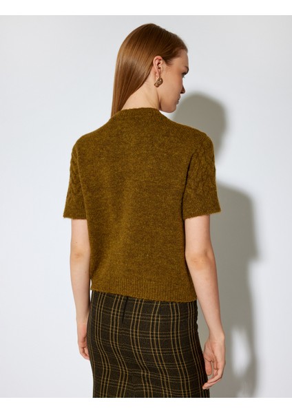 x Melis Ağazat - Gold Düğme Detaylı Yuvarlak Yaka Kısa Kollu Saç Örgü Hırka indirimleri