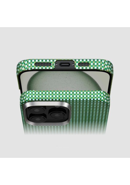 iPhone 16 Pro Kılıf Magsafe Özellikli Aramid Fiber Ultra-Slim Classic Serisi Forest Green modelleri