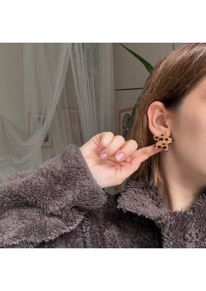Siyah Leoparlı Yıldız Küpe fiyatları