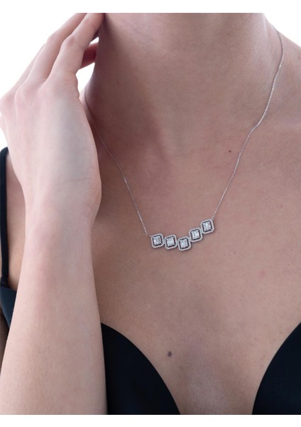 0,84 Karat Baget Pırlanta Kolye