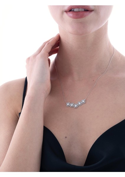 0,84 Karat Baget Pırlanta Kolye modelleri