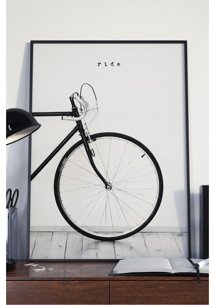 Özgürlüğü Temsil Eden Minimalist Rıde Posteri. Siyah Beyaz, Klasik Bisiklet Dekoratif Poster