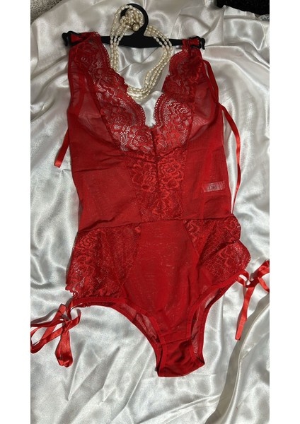 Kırmızı Dantelli Bodysuit fırsatları