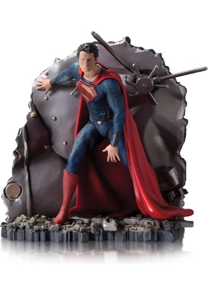 Man Of Steel: Superman Vault Statue