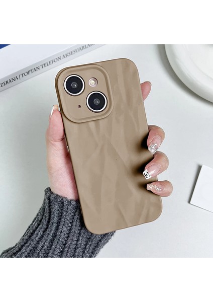 Apple iPhone 15 Uyumlu Kılıf Zebana Soft Wrink Silikon Kılıf Açık Kahverengi