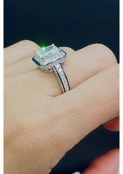 Sky Diamond Taşlı 925ayar Gümüş Üzerine Beyaz Altın Kaplama Özel Tasarım Tek Taş Baget Yüzük