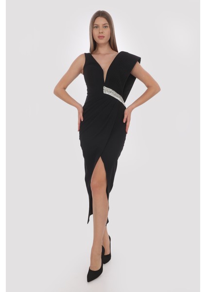 Pilise Detaylı Tasarım Aksesuar Detaylı Elbise