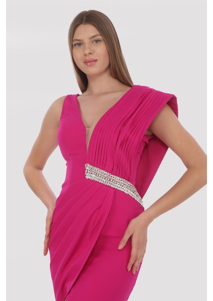 Pilise Detaylı Tasarım Aksesuar Detaylı Elbise fırsatları