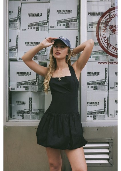 F21 Halter Yaka Fırfır Detaylı Mini Elbise