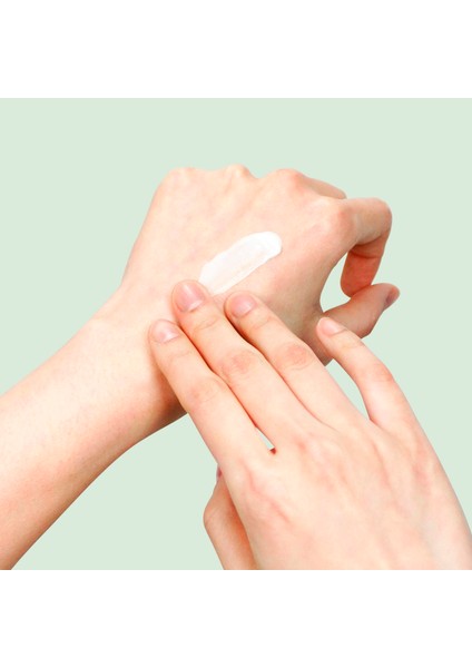 Niacinamide ve Madecassoside Içeren Yatıştırıcı Etkili Hafif Formüllü Water Barrier Güneş Kremi Spf50+ Pa++++ 50ml