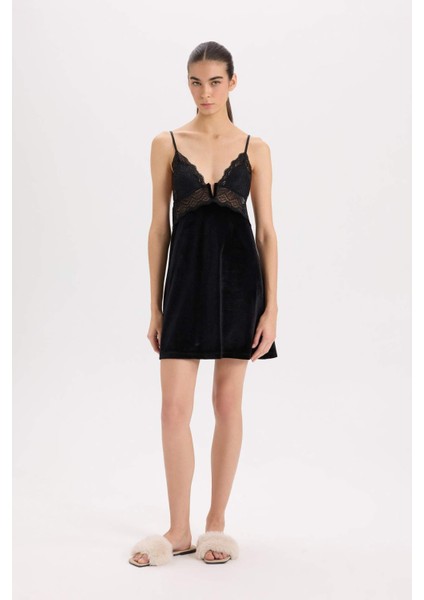 Fall in Love V Yaka Dantelli Kadife Askılı Gecelik D6446AX24WN fırsatları