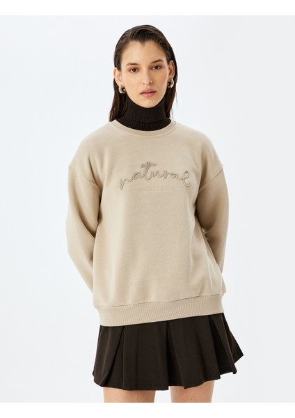 x Şahika Ercümen -  Uzun Kollu Nakış Detaylı Oversize Sweatshirt