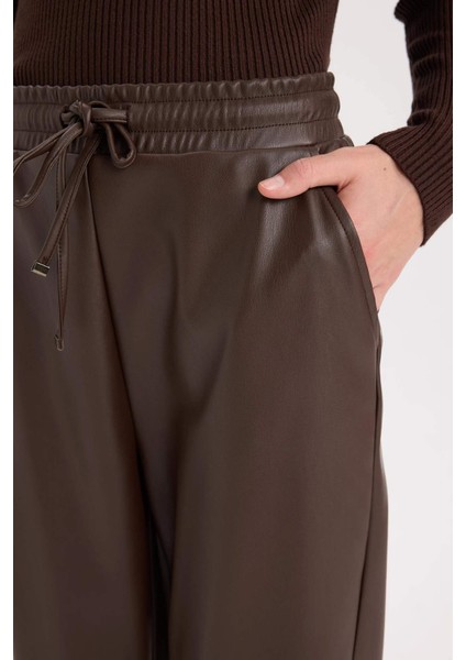 Yüksek Bel Cepli Standart Paça Suni Deri Jogger Pantolon V8072AZ24WN
