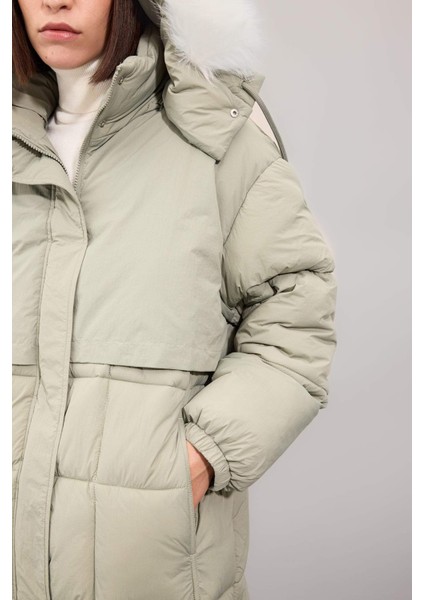 Regular Fit Kapüşonlu Parka C9773AX24WN