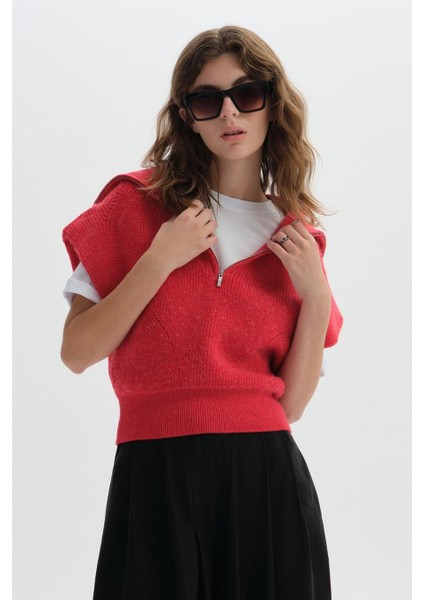 Kırmızı Yaka Detaylı Triko Süveter