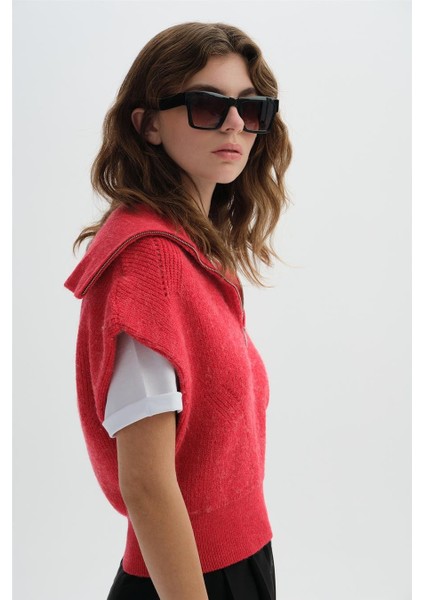 Kırmızı Yaka Detaylı Triko Süveter modelleri