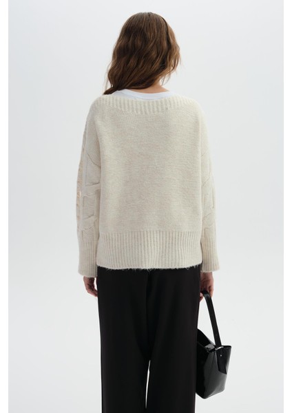 Ekru Delikli Triko Kazak indirimleri