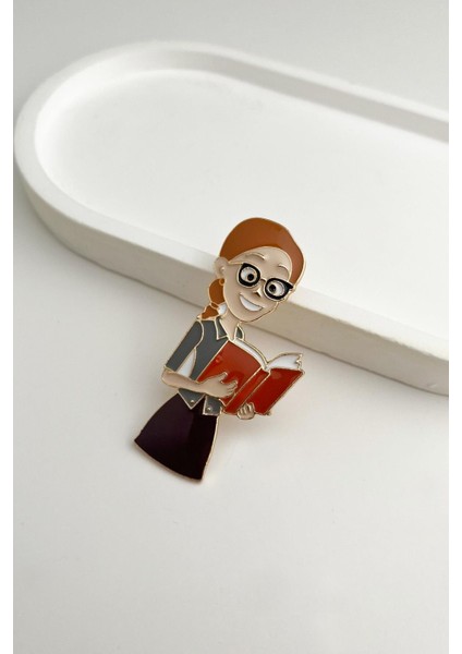Mineli Kitap Okuyan Öğretmen Kadın Broş (6cm)