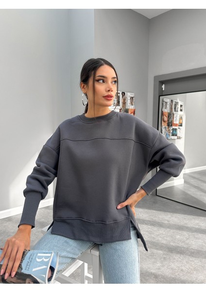 Oversize Şardonlu Yırtmaç Detaylı Sweat